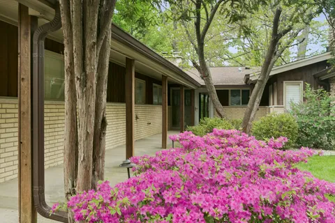 $1,095,000 | 28 Lancaster Lane, Lincolnshire, IL 60069
