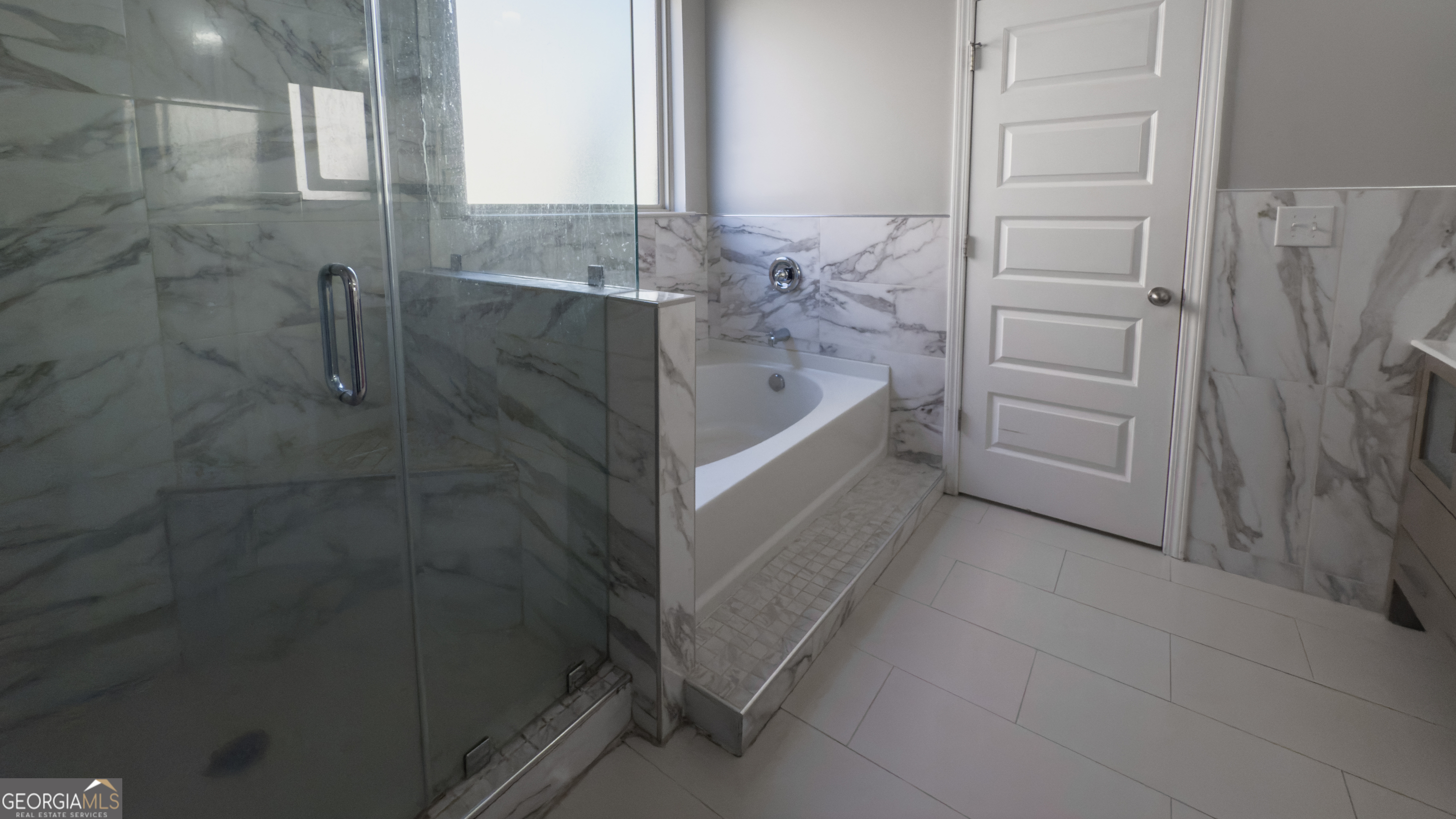 3368 Alhambra Circle Hampton, GA 30228 - Photo 21 of 43 a bathroom with a bathtub