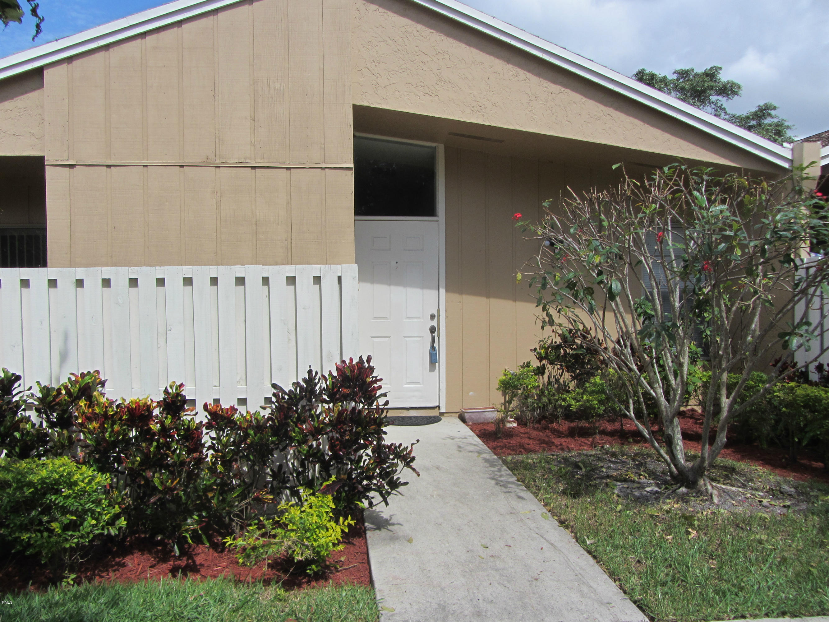 22281 Misty Woods Way, Unit 63 Boca Raton, FL 33428 - Photo 2 of 15 Cusiman 077