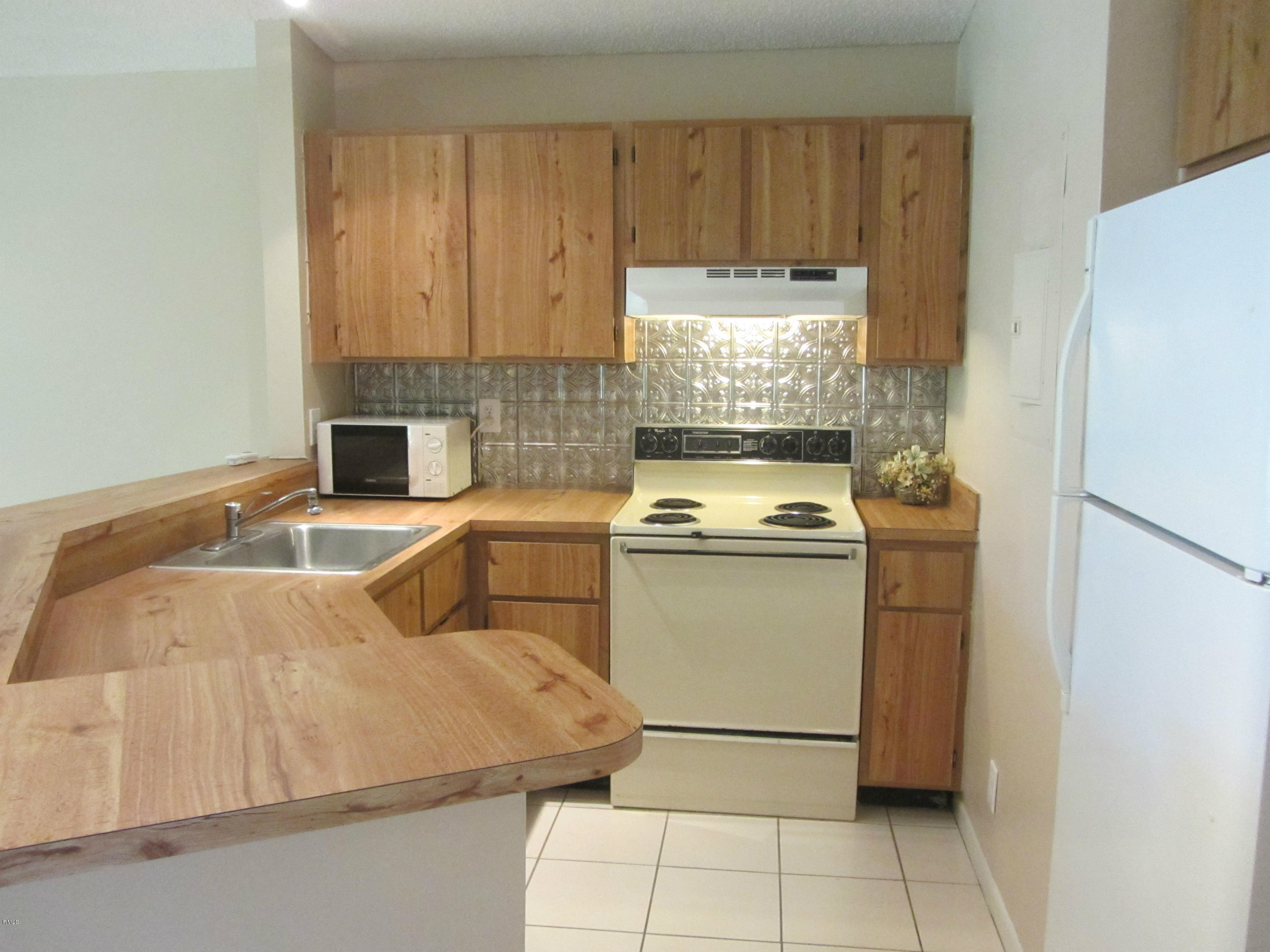 22281 Misty Woods Way, Unit 63 Boca Raton, FL 33428 - Photo 4 of 15 Cusiman 085