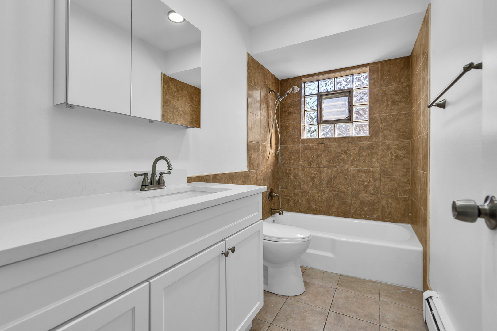 512 Ida Court, Unit 1 Mount Prospect, IL 60056 - Photo 15 of 22 a bathroom with a toilet a sink a mirror and bathtub