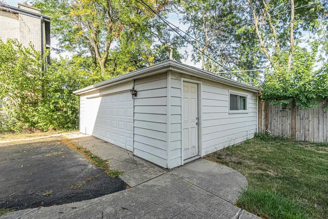 $2,275 | 512 Ida Court, Unit 1, Mount Prospect, IL 60056