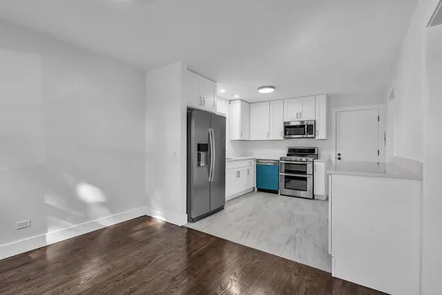 $2,275 | 512 Ida Court, Unit 1, Mount Prospect, IL 60056