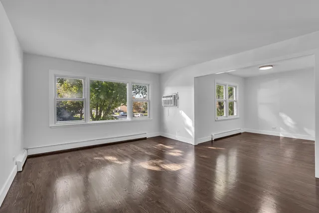 $2,275 | 512 Ida Court, Unit 1, Mount Prospect, IL 60056