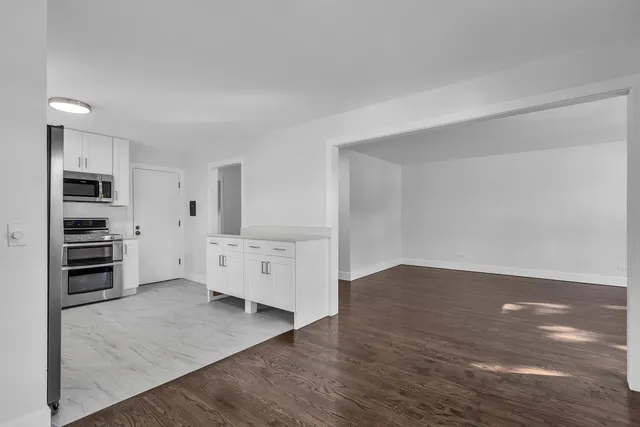 $2,275 | 512 Ida Court, Unit 1, Mount Prospect, IL 60056