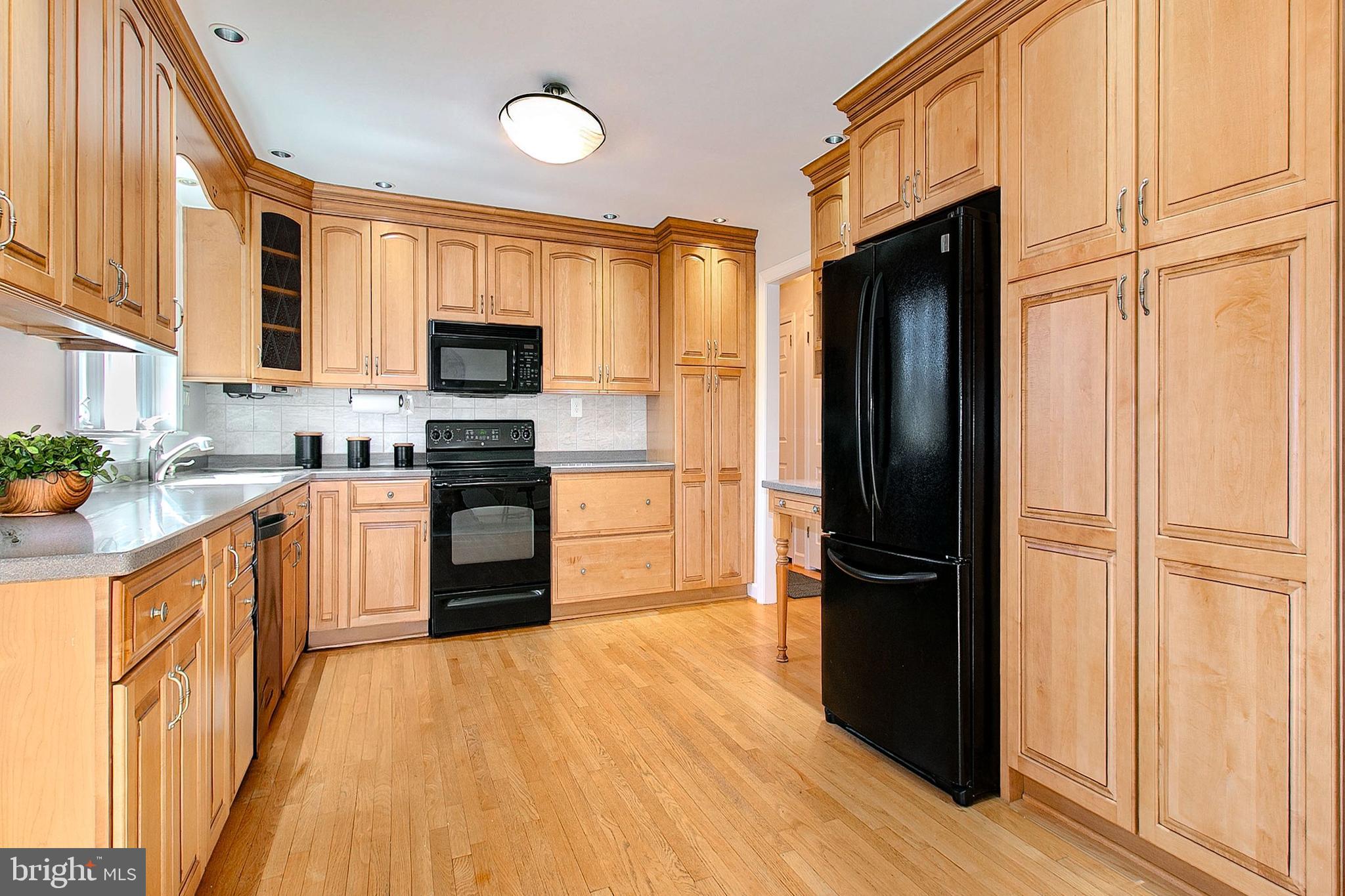 12415 Caisson Road Fairfax, VA 22030 - Photo 18 of 39 a kitchen with a refrigerator and a stove top oven