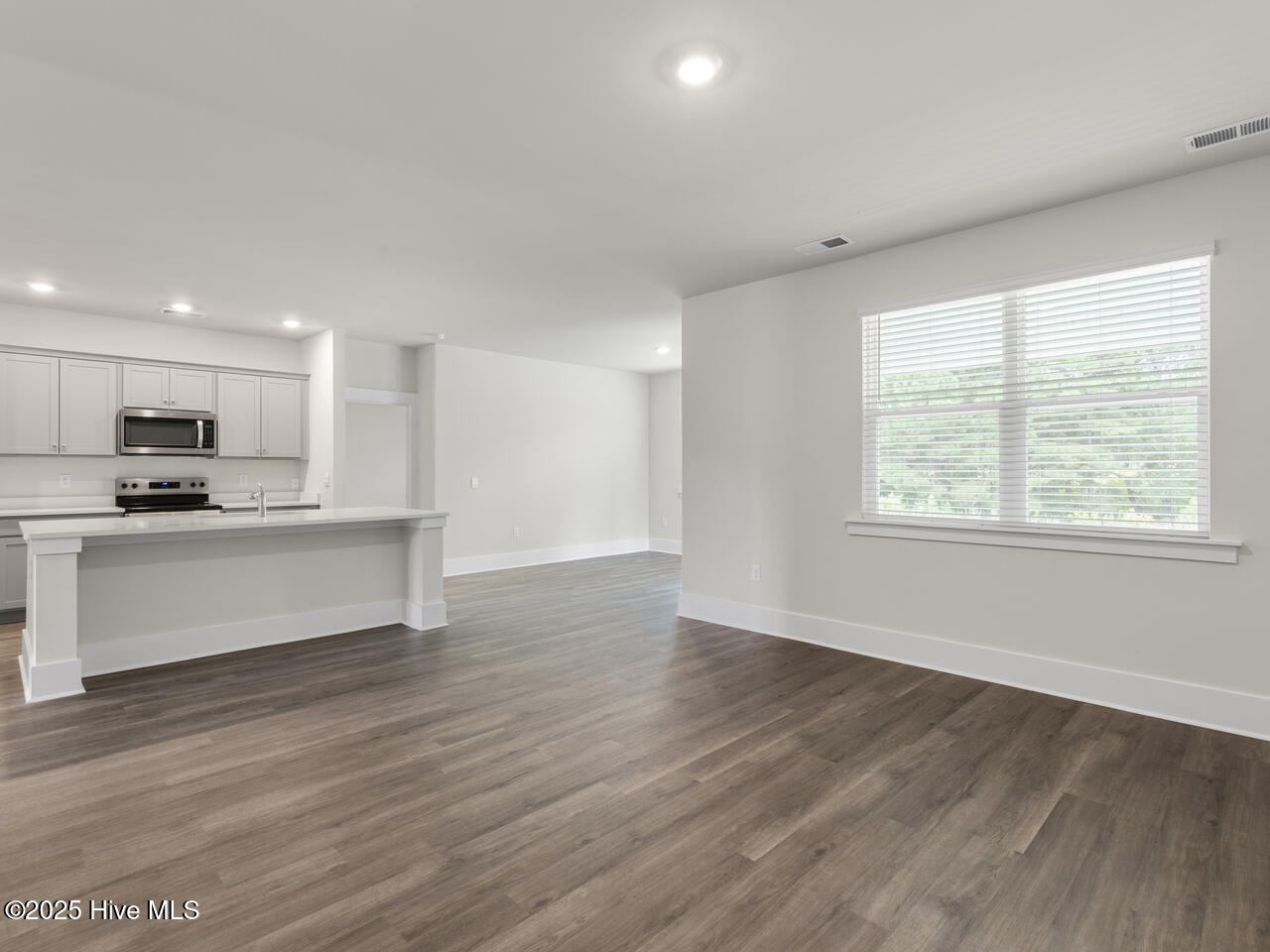 502 Bogue Vw Road, Unit LOT 98 Hubert, NC 28539 - Photo 15 of 44 Kitchen & Living