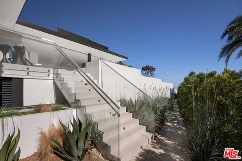 $26,490,000 | 26946 Pacific Coast Highway, Malibu, CA 90265