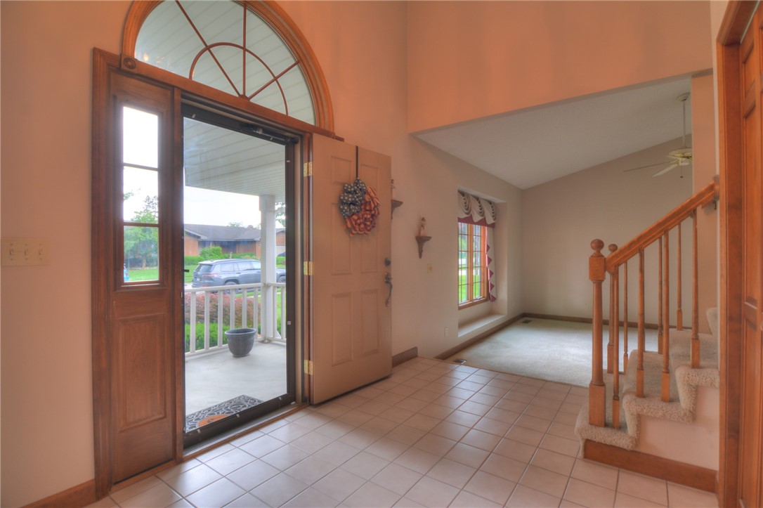 1160 Meadowview Drive Decatur, IL 62526 - Photo 5 of 46 Foyer