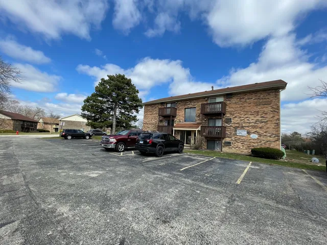 $1,650 | 535 Brookside Drive, Unit F, Westmont, IL 60559