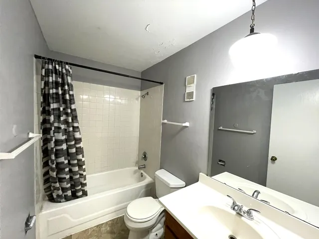 $1,650 | 535 Brookside Drive, Unit F, Westmont, IL 60559