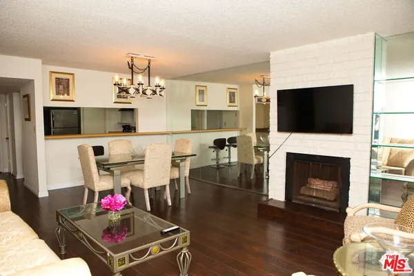 $3,200 | 10966 Rochester Avenue, Unit 3E, Los Angeles, CA 90024