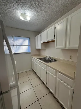 $1,325 | 948 Louisiana Avenue, Sebastian, FL 32958