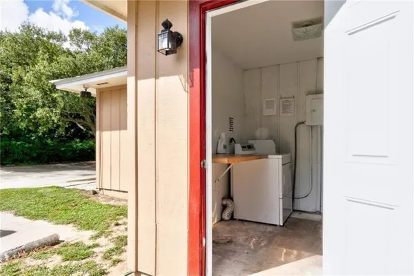 $1,325 | 948 Louisiana Avenue, Sebastian, FL 32958