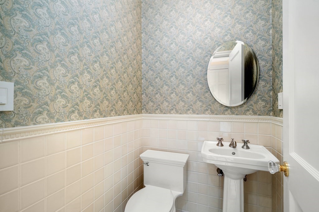 21 Wamesit Road Newton, MA 02468 - Photo 12 of 31