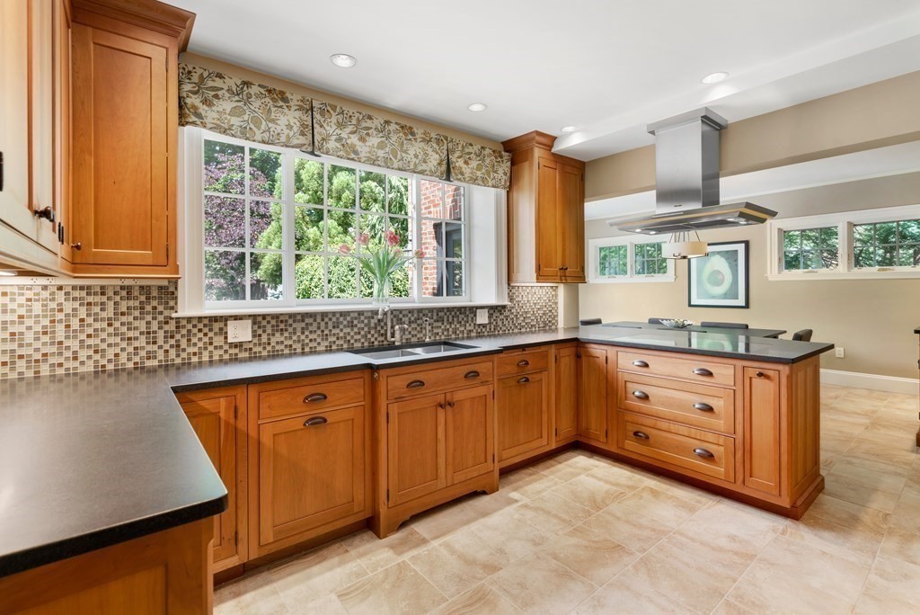 21 Wamesit Road Newton, MA 02468 - Photo 6 of 31