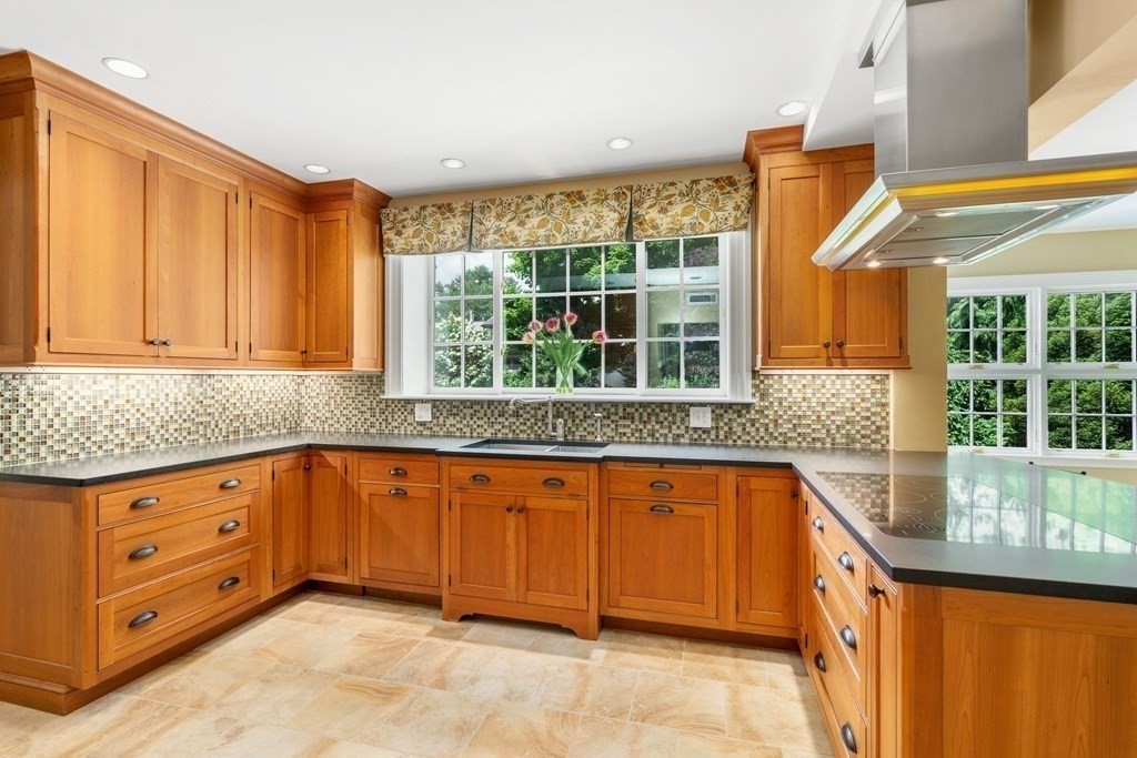 21 Wamesit Road Newton, MA 02468 - Photo 7 of 31