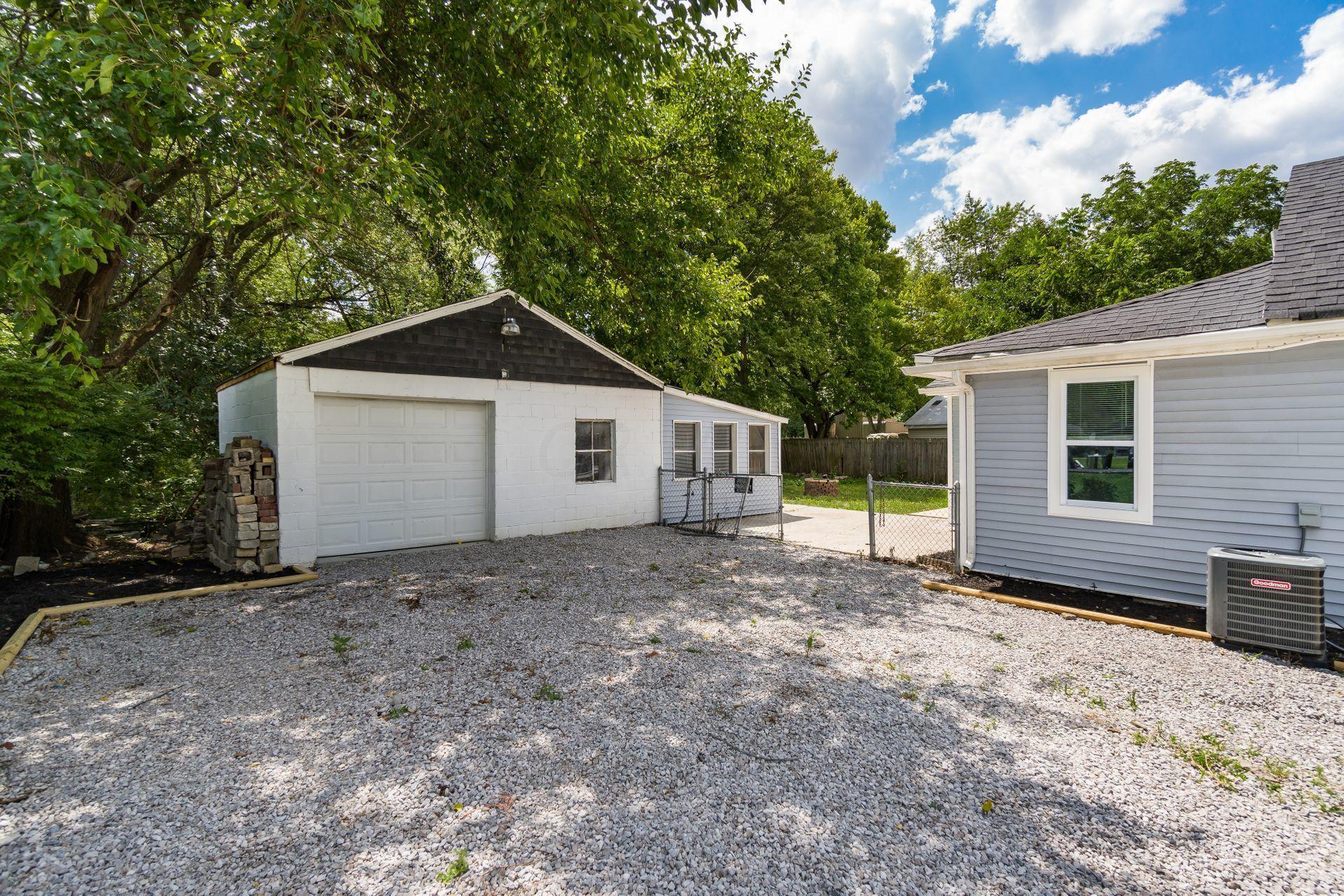 1811 Richmond Road Columbus, OH 43223 - Photo 4 of 40