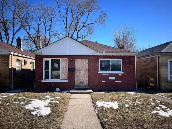 $99,400 | 10235 South Oglesby Avenue, Chicago, IL 60617