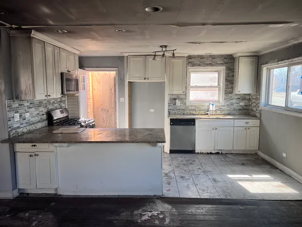 $99,400 | 10235 South Oglesby Avenue, Chicago, IL 60617