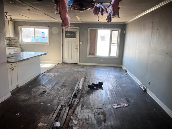 $99,400 | 10235 South Oglesby Avenue, Chicago, IL 60617