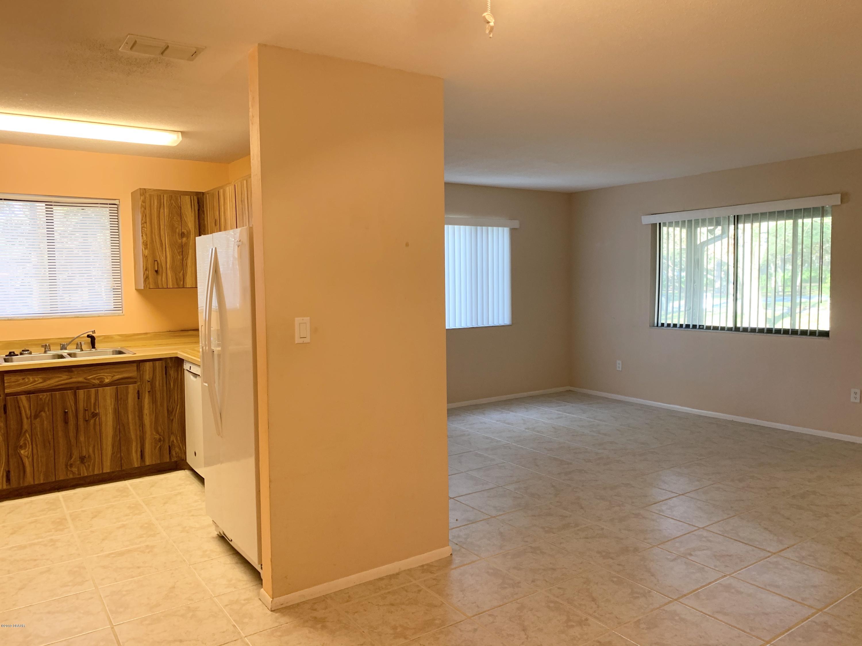 214 Summer Trees Road Port Orange, FL 32128 - Photo 4 of 13 DE76CEEB-A067-4018-81B1-5C42426B349E