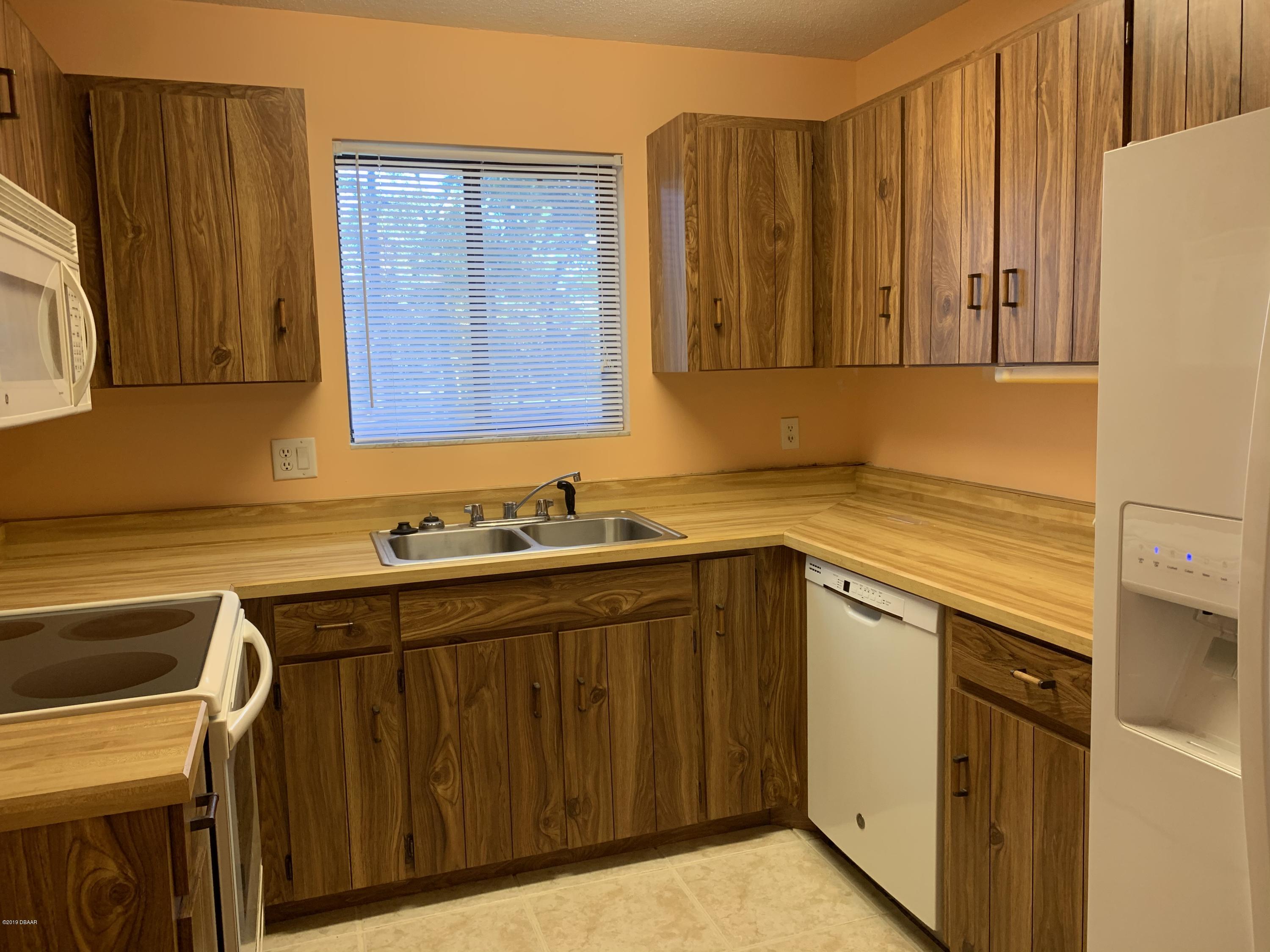214 Summer Trees Road Port Orange, FL 32128 - Photo 5 of 13 C2B91759-E06F-43E0-BA54-E4B09E3D2A4F