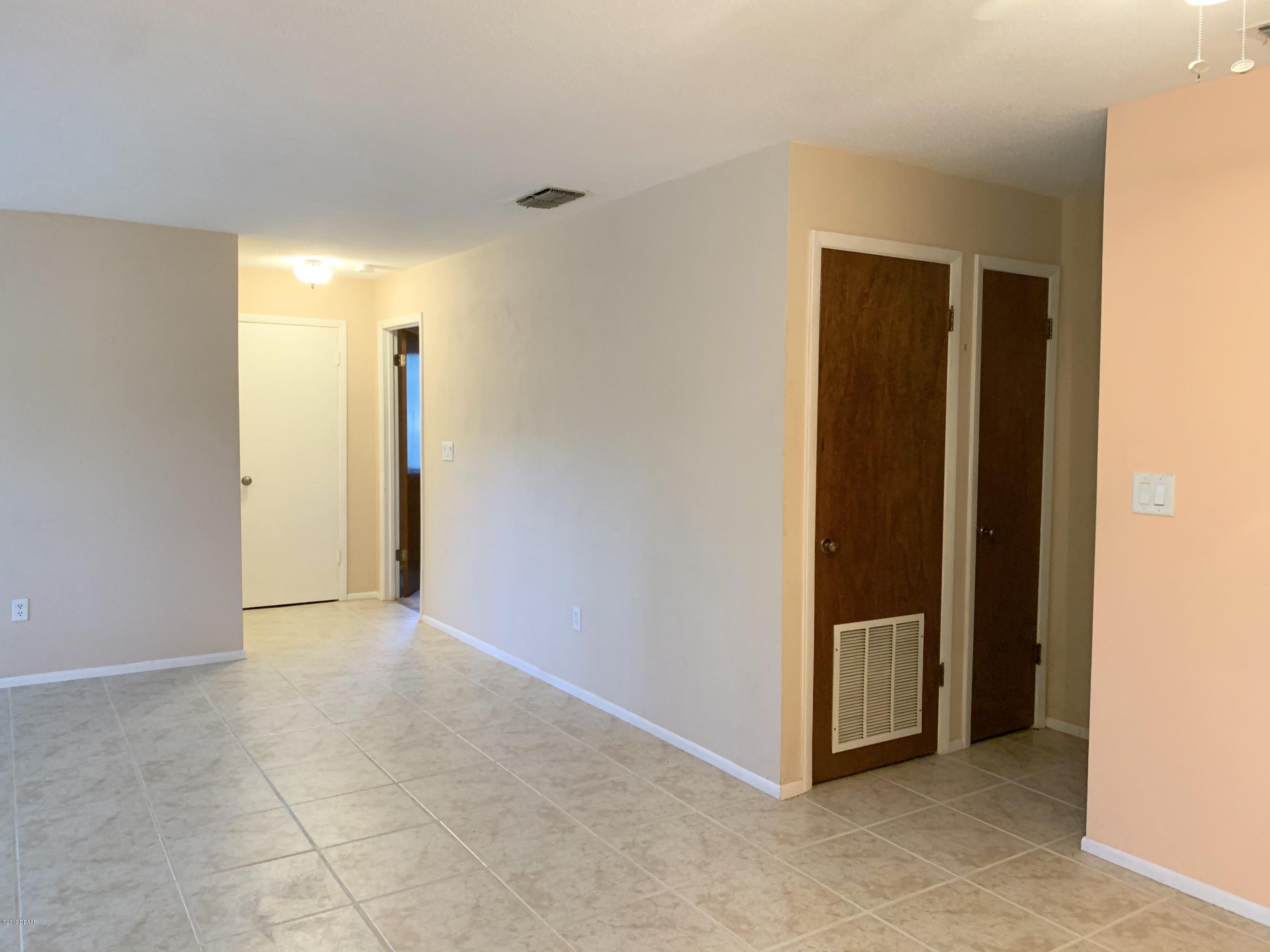 214 Summer Trees Road Port Orange, FL 32128 - Photo 6 of 13 052B8834-F3BE-427E-B773-A75D882CB33B