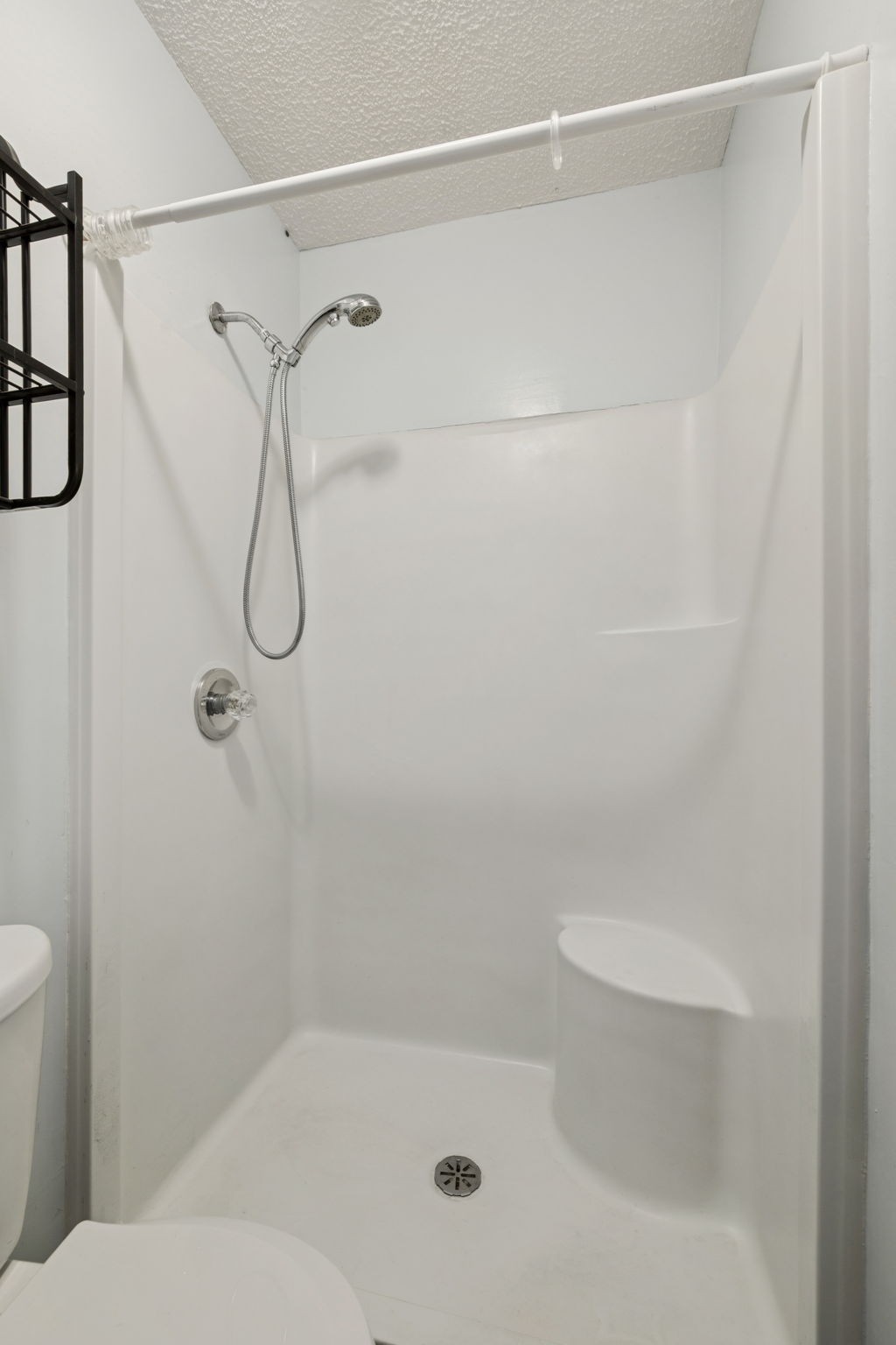 699 Rock Bridge Road Gallatin, TN 37066 - Photo 16 of 35 a bathroom with a shower and toilet