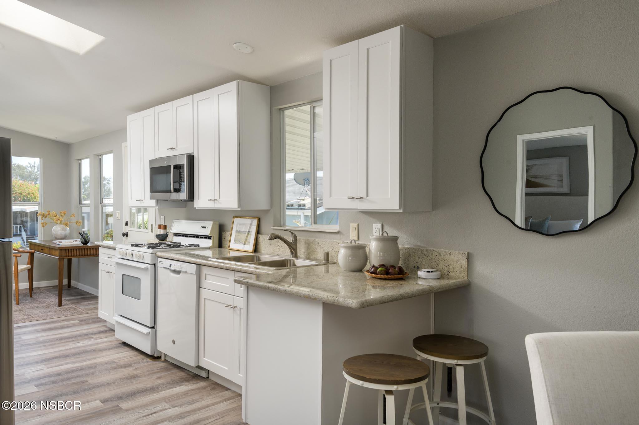 30 Winchester Canyon Road, Unit 83 Goleta, CA 93117 - Photo 8 of 19 Kitchen/Breakfast