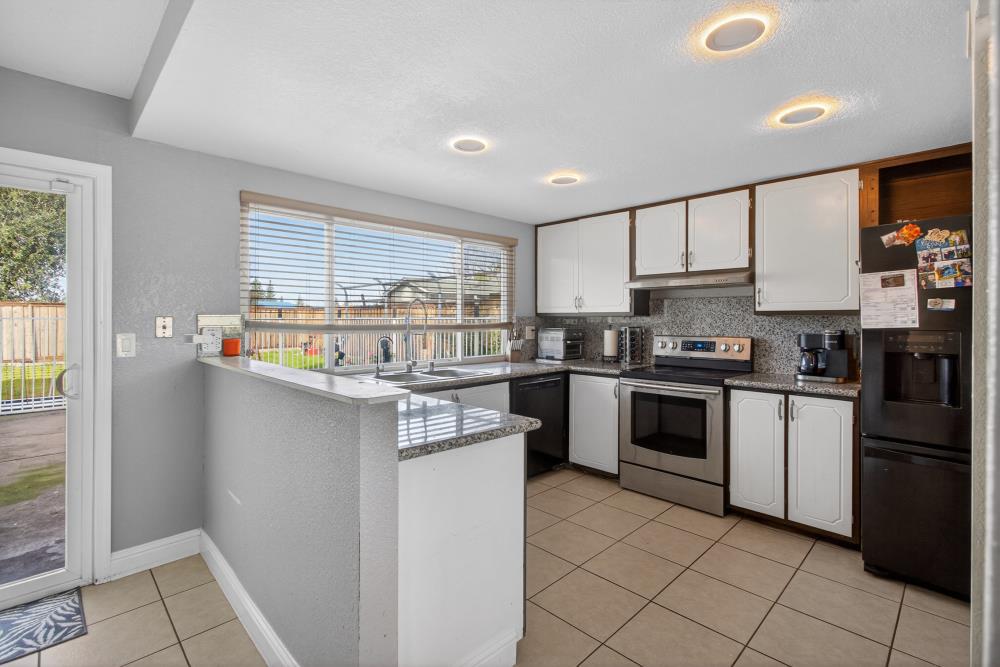 10185 Countryside Way Sacramento, CA 95827 - Photo 12 of 41