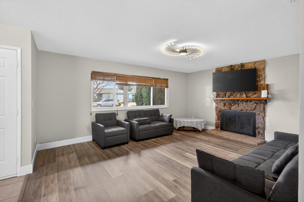 10185 Countryside Way Sacramento, CA 95827 - Photo 7 of 41