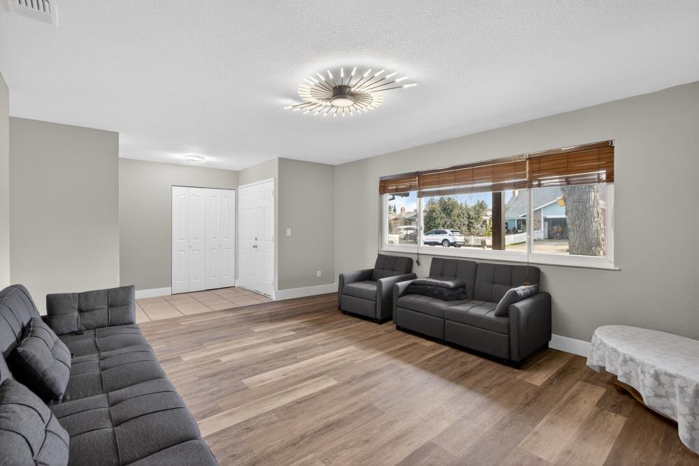 10185 Countryside Way Sacramento, CA 95827 - Photo 8 of 41