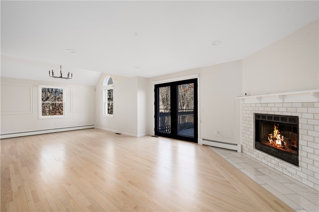 5570 Post Road, Unit 10 East Greenwich, RI 02818 - Photo 14 of 44 Living Room