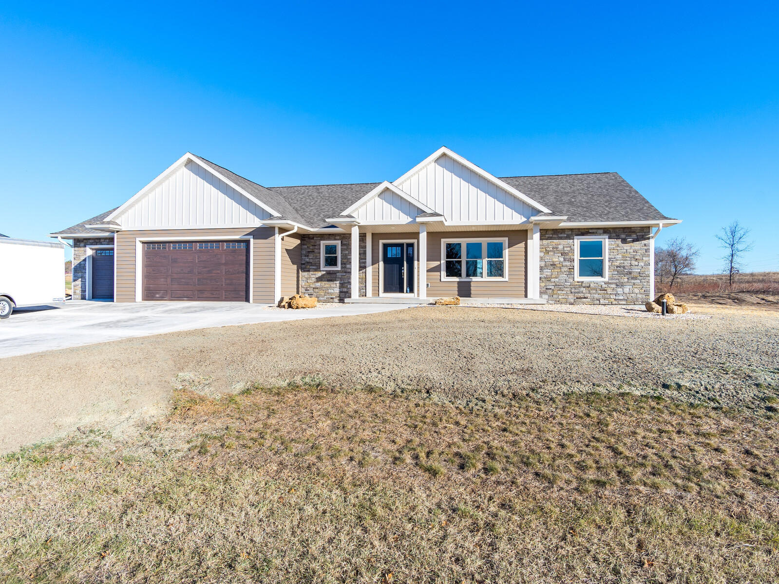 02_N6804SandPrairieCt_Exterior2_mls