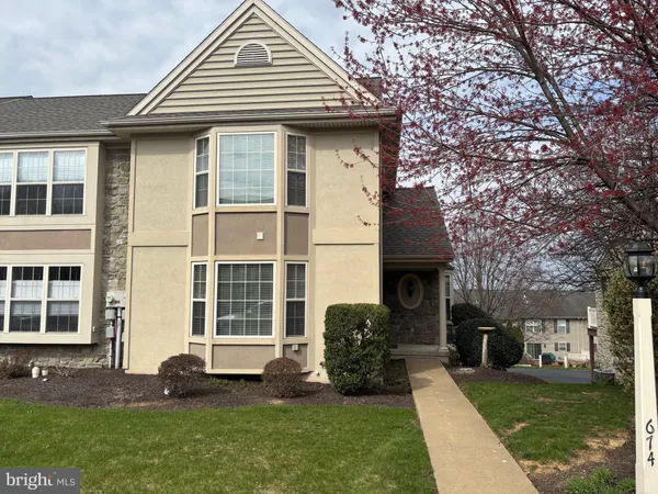 $374,900 | 674 Royal View Drive, Lancaster, PA 17601