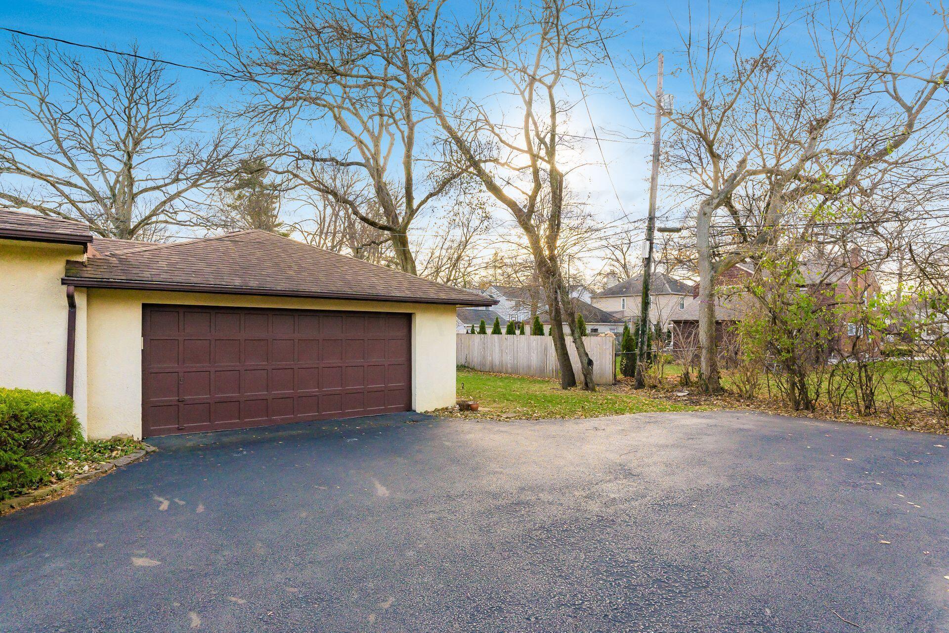 71 North Merkle Road Columbus, OH 43209 - Photo 45 of 66 Garage and Drive