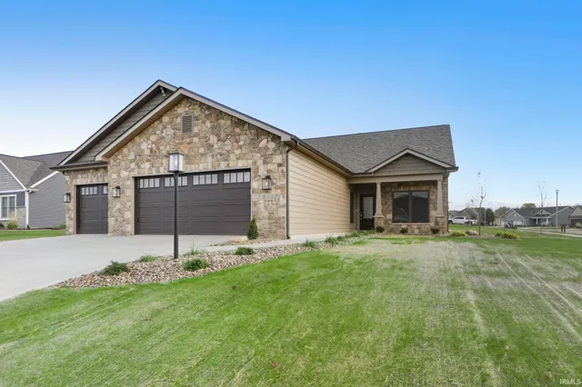 $449,900 | 2002 Bogey Court, Auburn, IN 46706