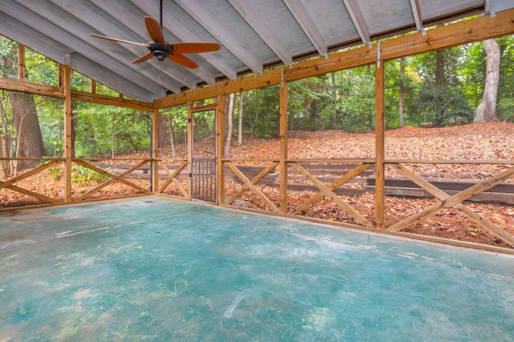 1077 Vistavia Circle Decatur, GA 30033 - Photo 12 of 32