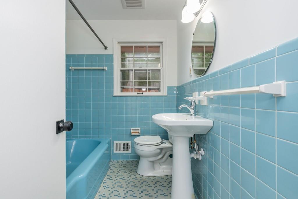 1077 Vistavia Circle Decatur, GA 30033 - Photo 17 of 32