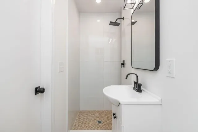 $689,900 | 1077 Vistavia Circle, Decatur, GA 30033