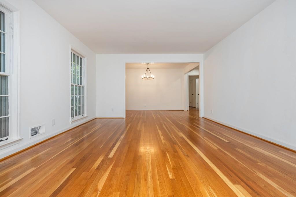 1077 Vistavia Circle Decatur, GA 30033 - Photo 2 of 32