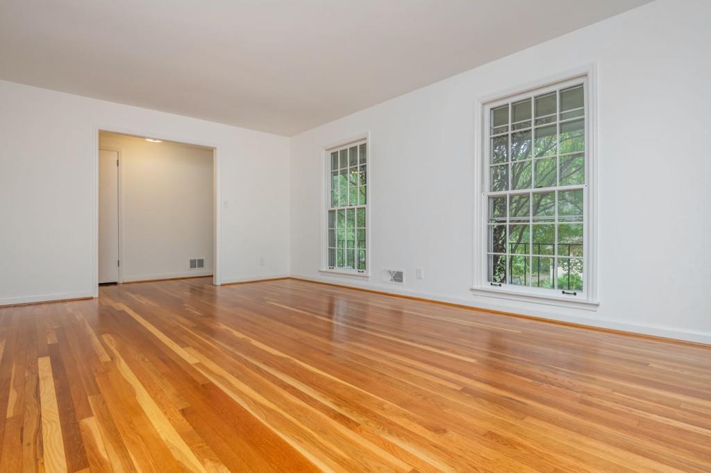 1077 Vistavia Circle Decatur, GA 30033 - Photo 4 of 32