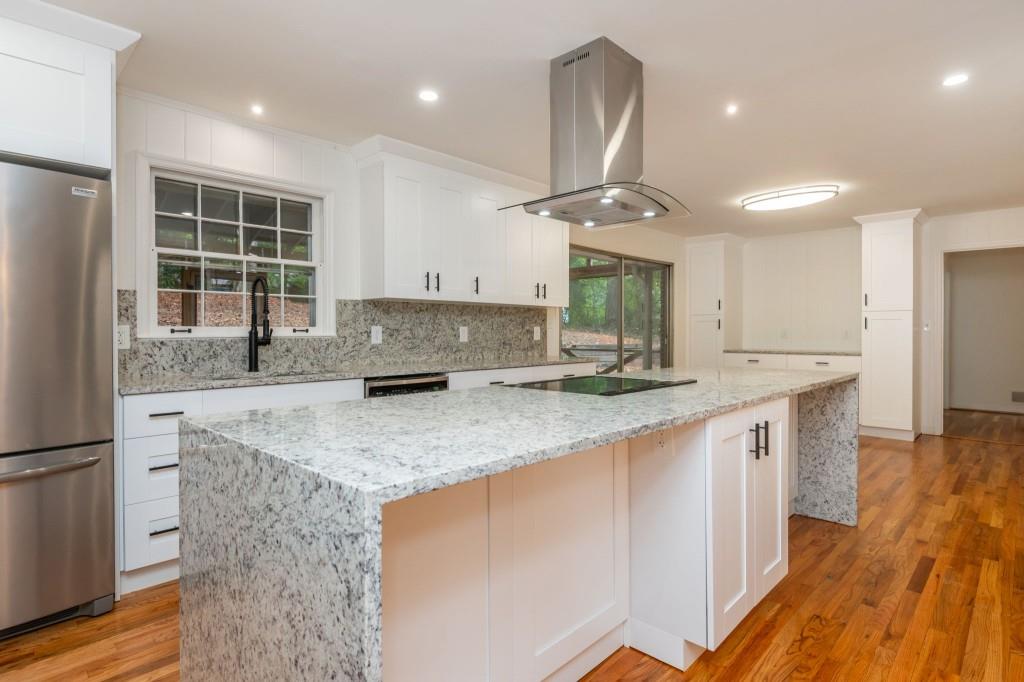 1077 Vistavia Circle Decatur, GA 30033 - Photo 5 of 32