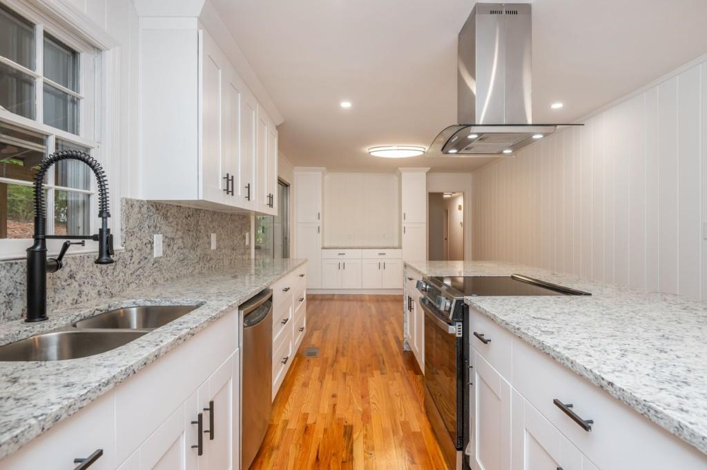 1077 Vistavia Circle Decatur, GA 30033 - Photo 7 of 32