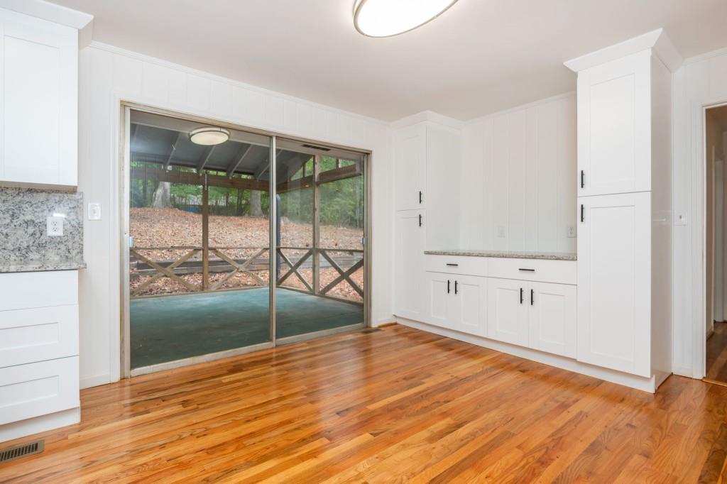 1077 Vistavia Circle Decatur, GA 30033 - Photo 10 of 32