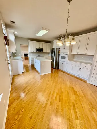 $589,900 | 30 Beaconsfield Court, Unit 30, Lincolnshire, IL 60069