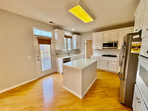 $589,900 | 30 Beaconsfield Court, Unit 30, Lincolnshire, IL 60069
