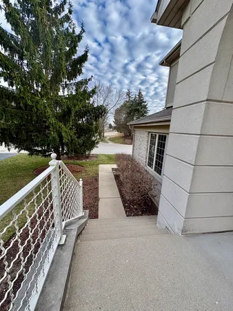 $589,900 | 30 Beaconsfield Court, Unit 30, Lincolnshire, IL 60069