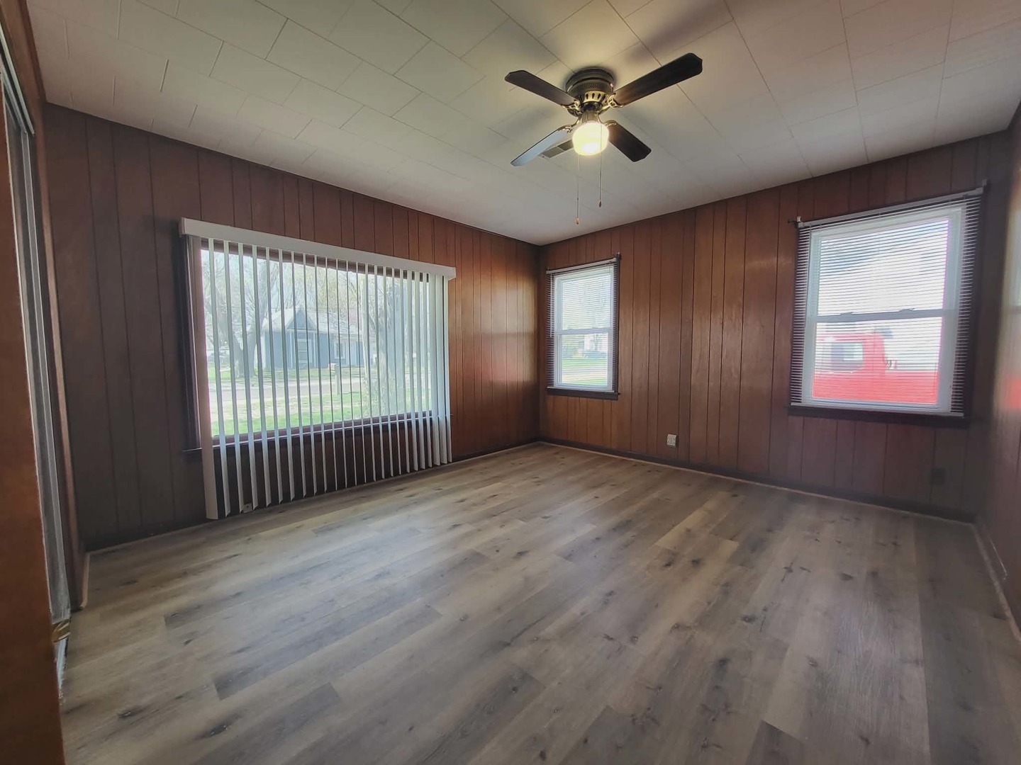 405 South Grove Street Colfax, IL 61728 - Photo 4 of 12